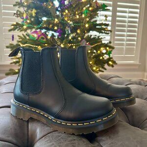 Dr. Marten Embury Chelsea Boots Black